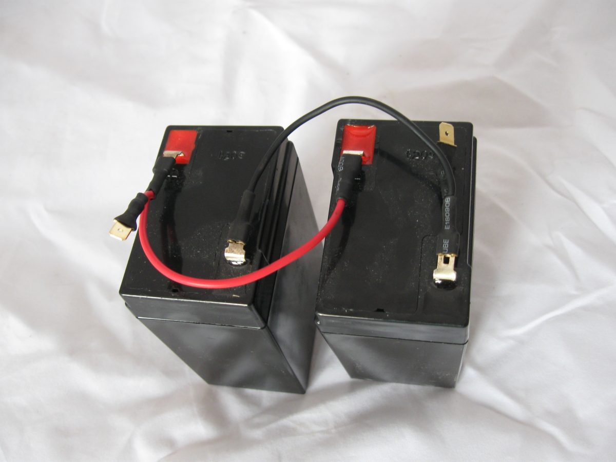 Jak podłączyć dwa akumulatory